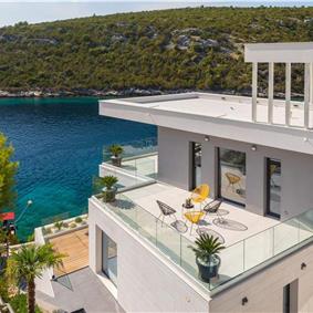 Luxury Beachfront Villa with Heated Infinity Pool near Trogir, Sleeps 8